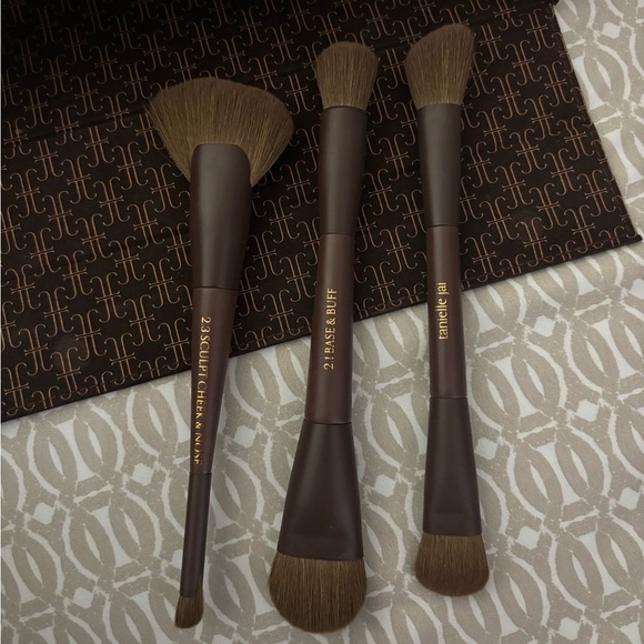 Tanielle Jai makeup brushes from Australia - Picture 2 of 5